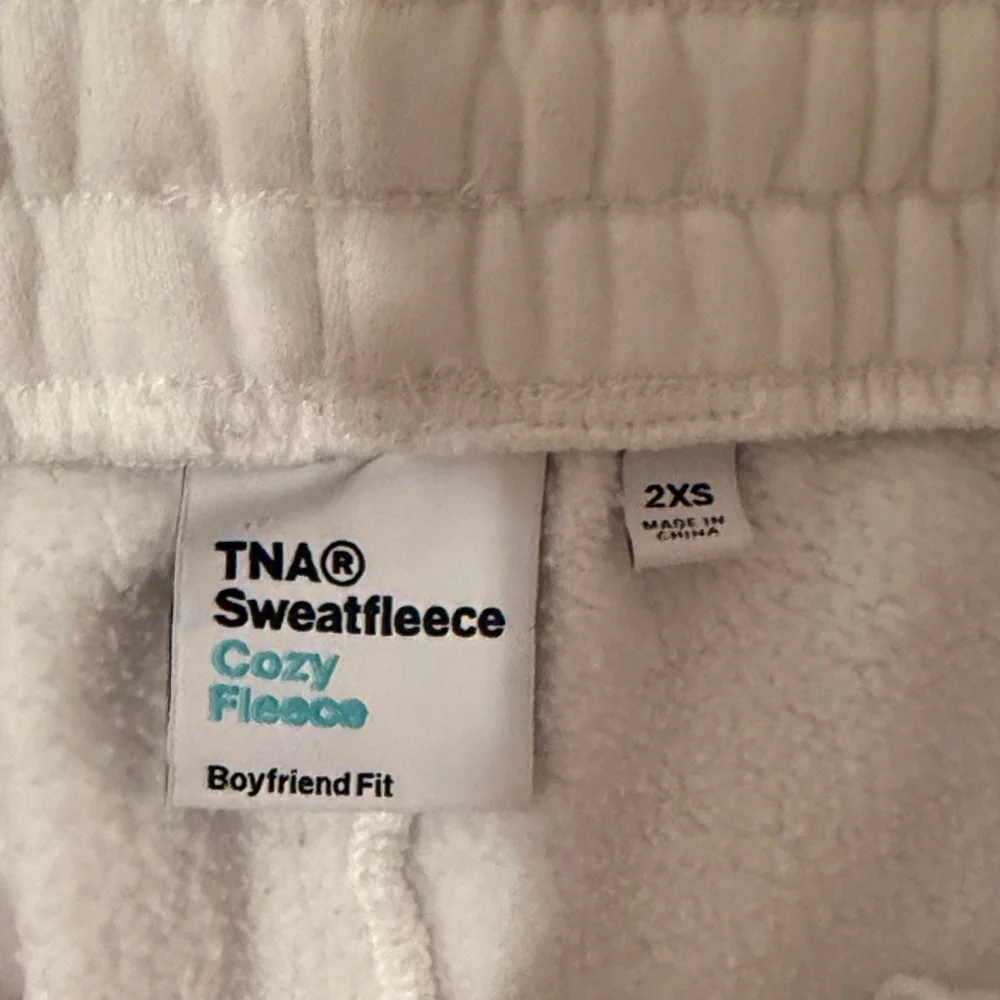 ARITZIA TNA Cozy Fleece Sweatpants in White - Picture 2 of 4